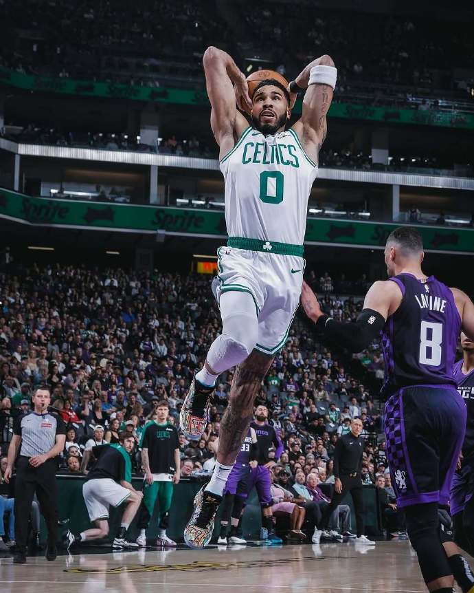 28圈入口塔图姆遭遇二十连败，巴塞罗那教练面临压力！(塔图姆遭遇二十连败,巴塞罗那教练面临压力了吗)