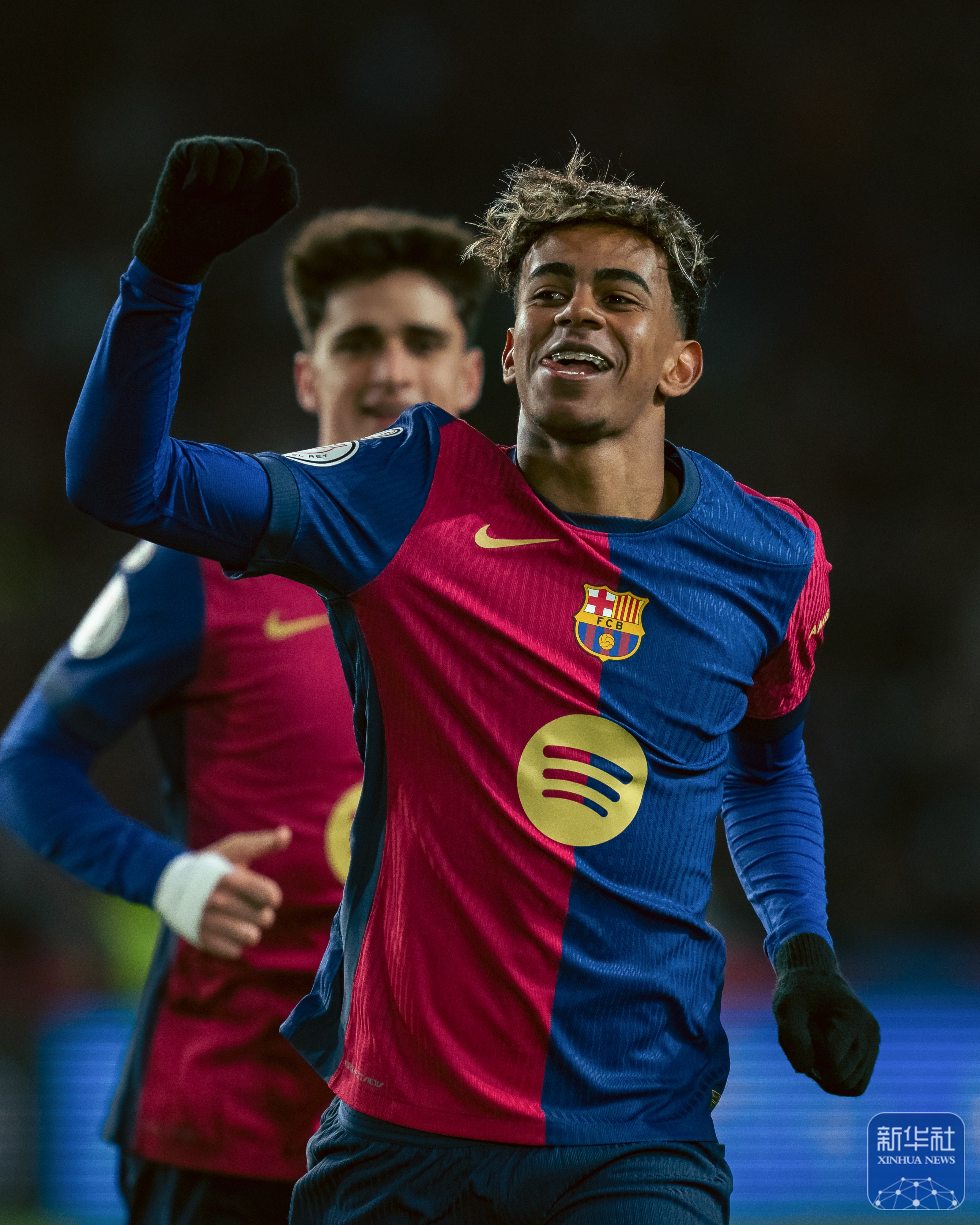 28圈巴特勒回归赛场，赛况扑朔迷离首场状态亮眼，西班牙队观众沸腾！的简单介绍