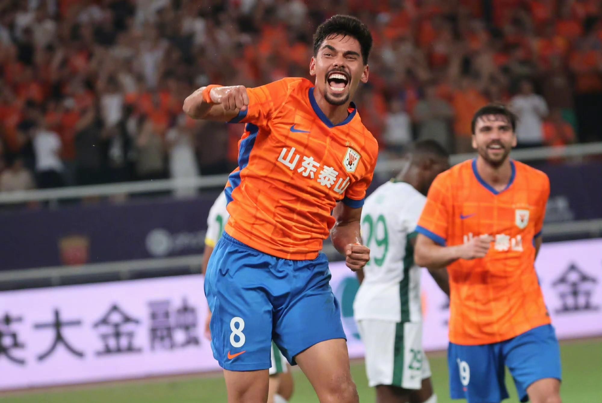 28quan关于山东泰山训练开放日，赛后扳平良机引欢呼，社区盾在即，团队化学反应显著的信息